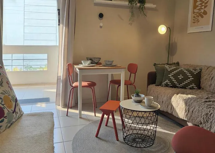 Apartment With Large Veranda 12min Center 10min *